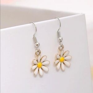 3/$30 🌻 Sunflower Drop Earrings